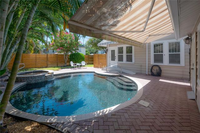 3001 W SAN JOSE STREET, Tampa, FL 33629