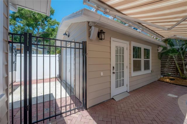 3001 W SAN JOSE STREET, Tampa, FL 33629