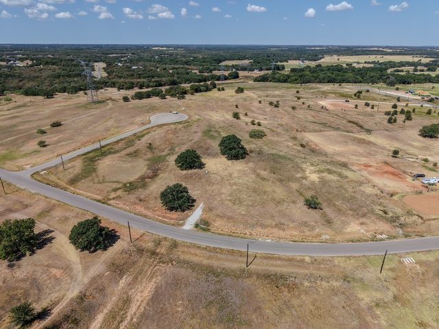 104 Foxtrot Court, Alvord, TX 76225