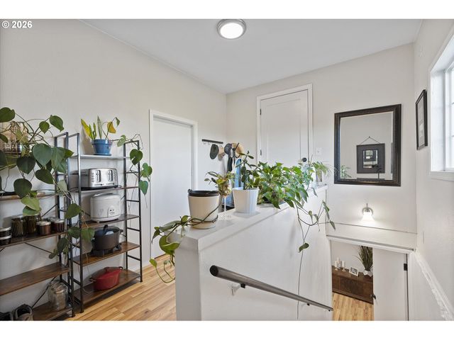 11821 Ne SISKIYOU St, Portland, OR 97220