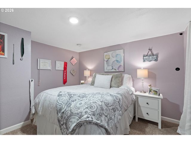 11821 Ne SISKIYOU St, Portland, OR 97220