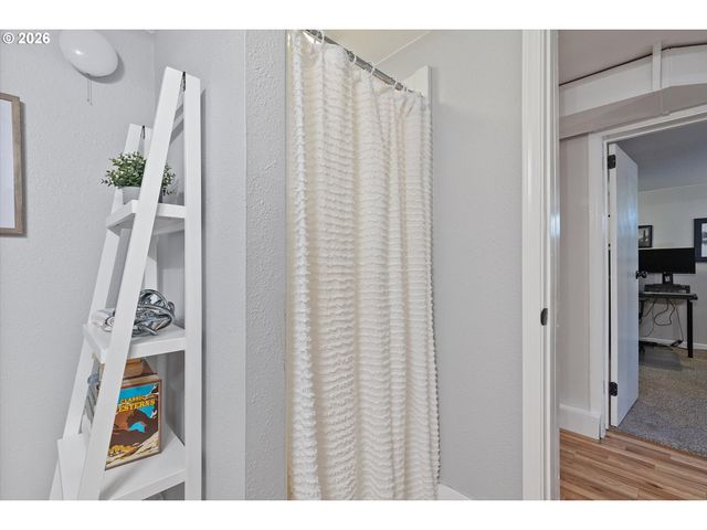 11821 Ne SISKIYOU St, Portland, OR 97220