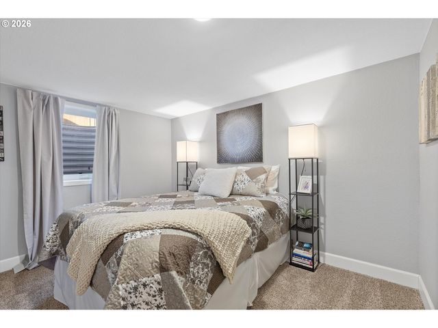 11821 Ne SISKIYOU St, Portland, OR 97220