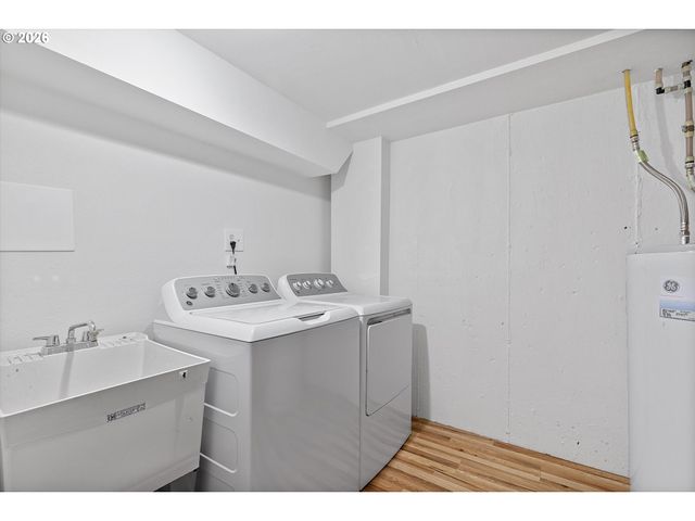 11821 Ne SISKIYOU St, Portland, OR 97220