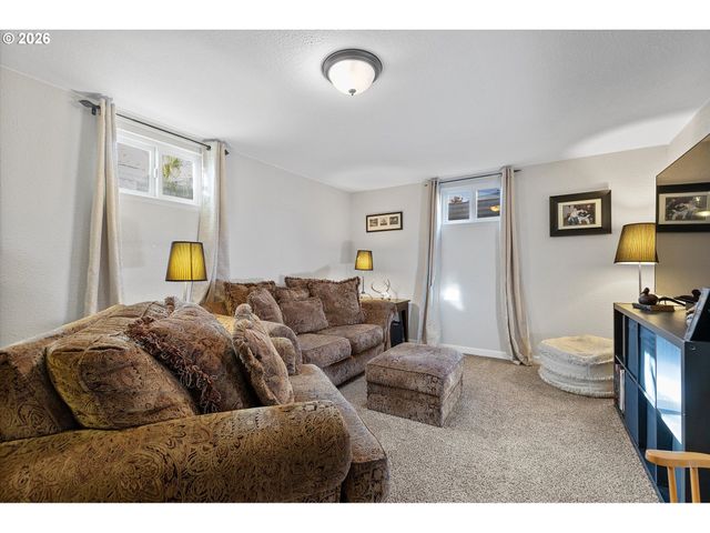 11821 Ne SISKIYOU St, Portland, OR 97220