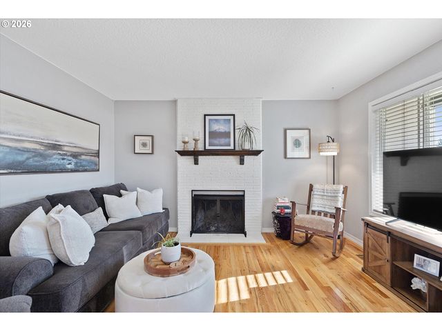 11821 Ne SISKIYOU St, Portland, OR 97220