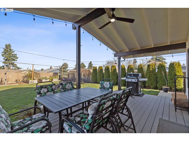 11821 Ne SISKIYOU St, Portland, OR 97220