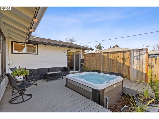 11821 Ne SISKIYOU St, Portland, OR 97220