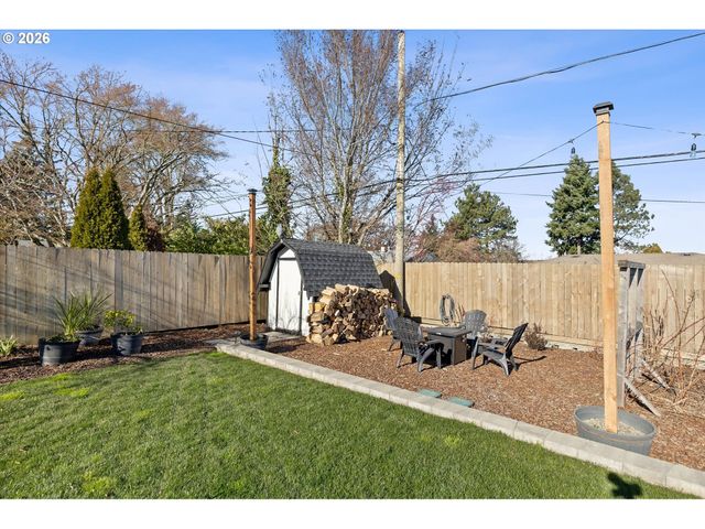 11821 Ne SISKIYOU St, Portland, OR 97220