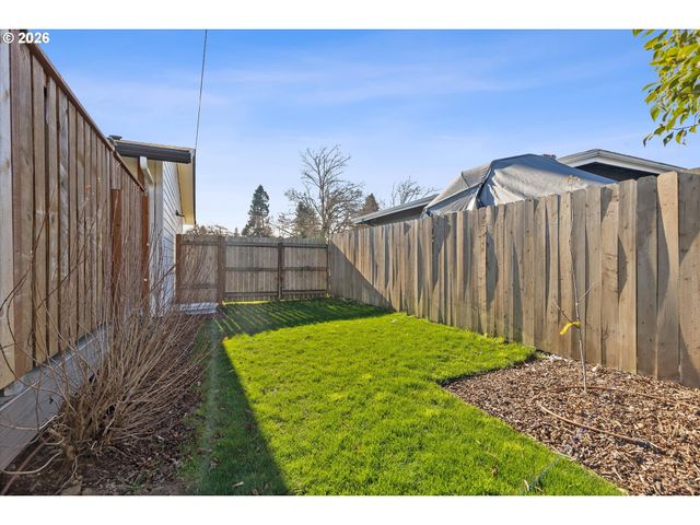 11821 Ne SISKIYOU St, Portland, OR 97220