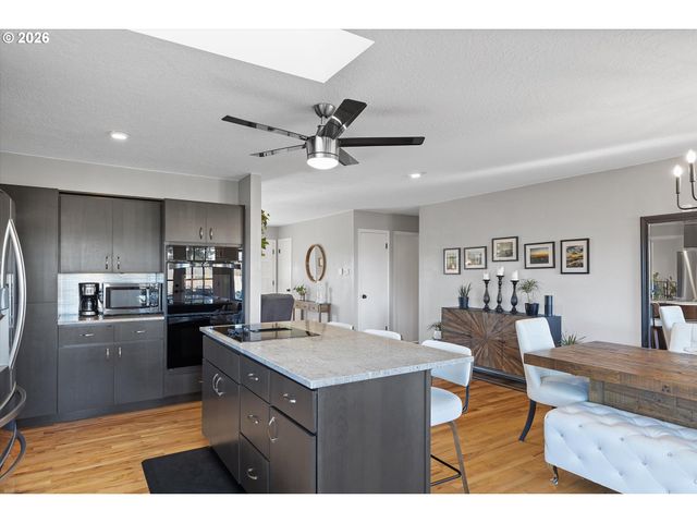 11821 Ne SISKIYOU St, Portland, OR 97220