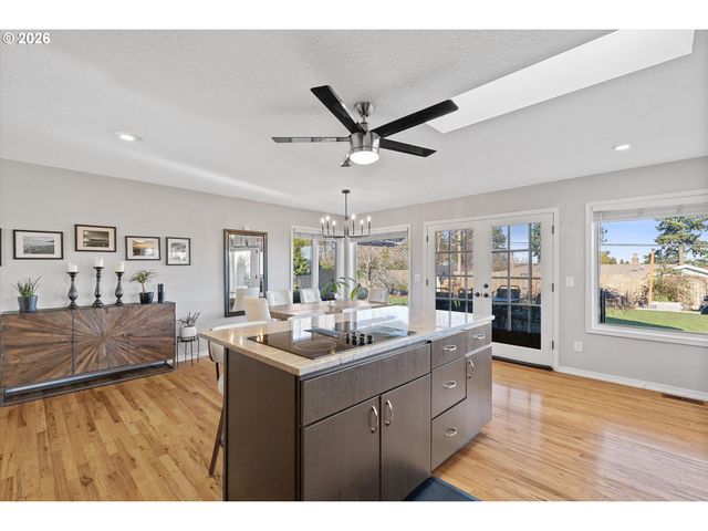 11821 Ne SISKIYOU St, Portland, OR 97220