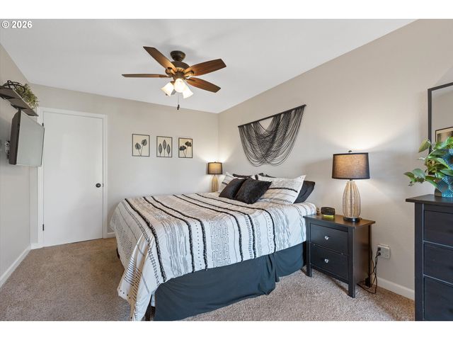 11821 Ne SISKIYOU St, Portland, OR 97220