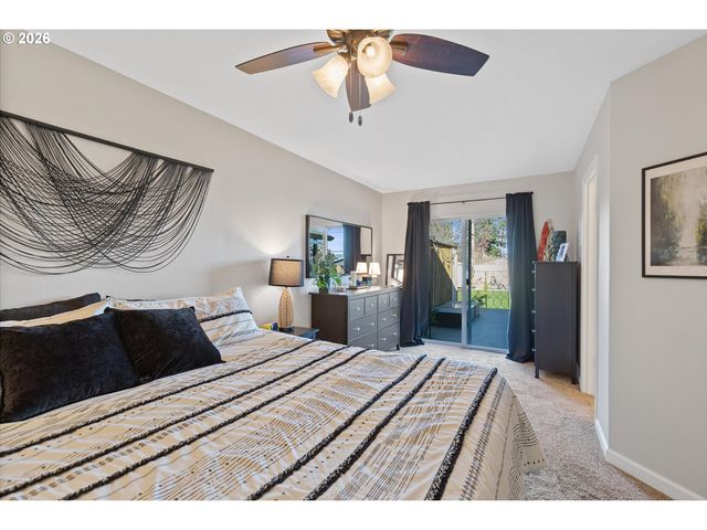 11821 Ne SISKIYOU St, Portland, OR 97220