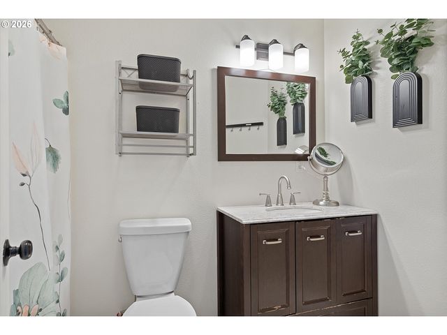 11821 Ne SISKIYOU St, Portland, OR 97220