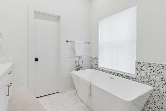 6452 Lavendale Avenue, Dallas, TX 75230