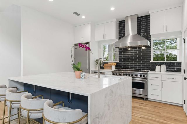 6452 Lavendale Avenue, Dallas, TX 75230