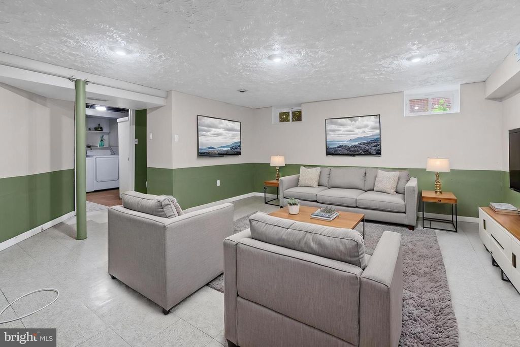 Image 21 of property listing at 3920 ROSECREST AVE, Baltimore, MD 21215
