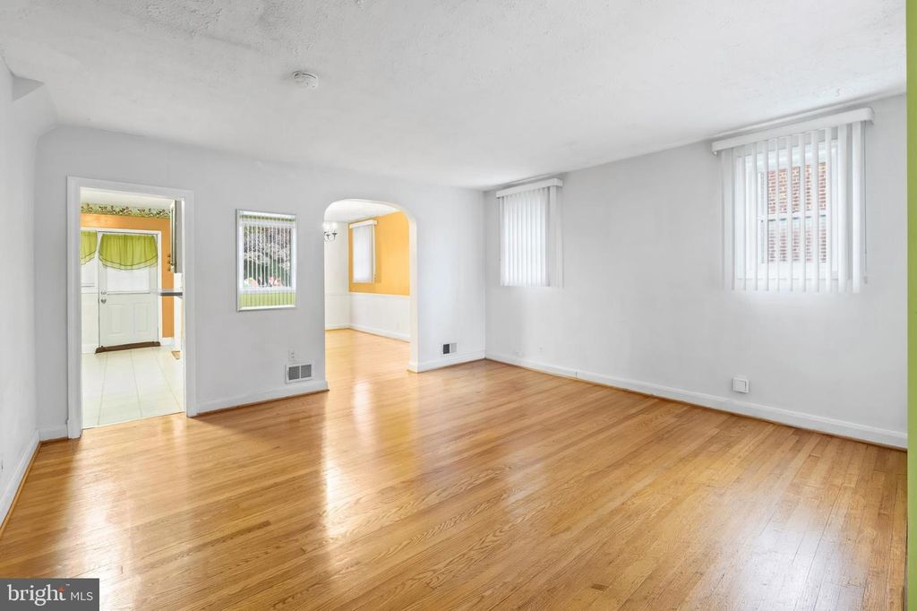 Image 4 of property listing at 3920 ROSECREST AVE, Baltimore, MD 21215