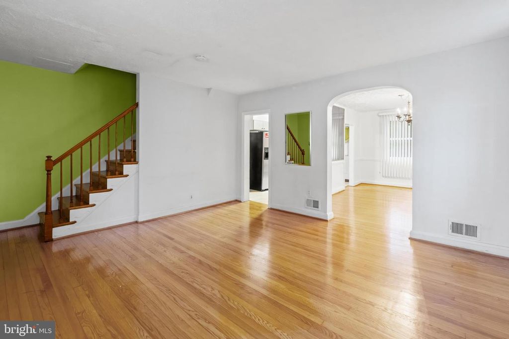 Image 5 of property listing at 3920 ROSECREST AVE, Baltimore, MD 21215