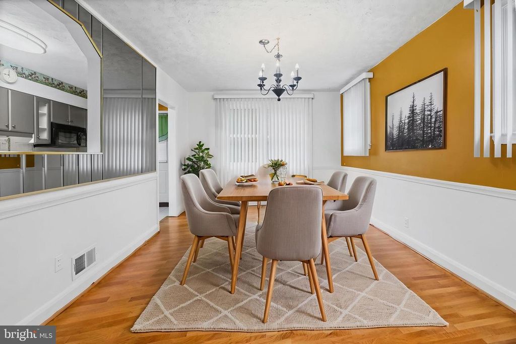 Image 6 of property listing at 3920 ROSECREST AVE, Baltimore, MD 21215