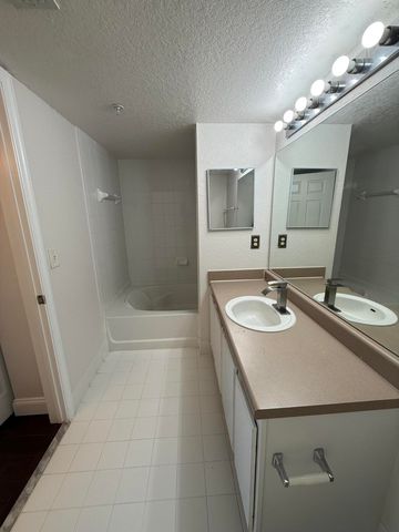 171 SW Palm Dr Apt 303, Port St Lucie, FL 34986