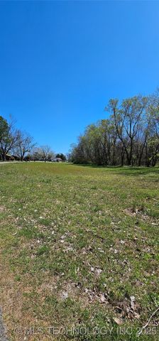 9 Coon Creek Drive, Eufaula, OK 74432