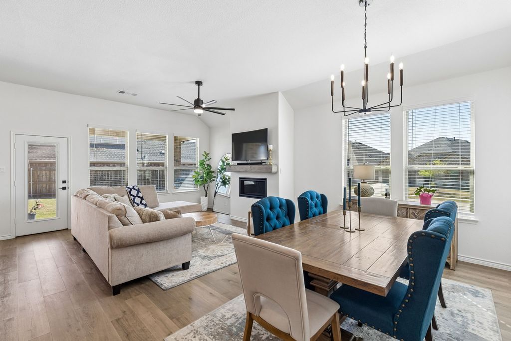 3600 Bedrock Way, Aubrey, TX 76227