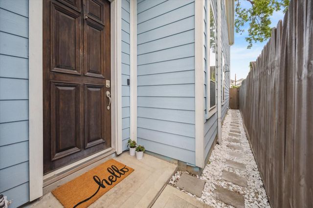 1115 E 27th Street, Houston, TX 77009