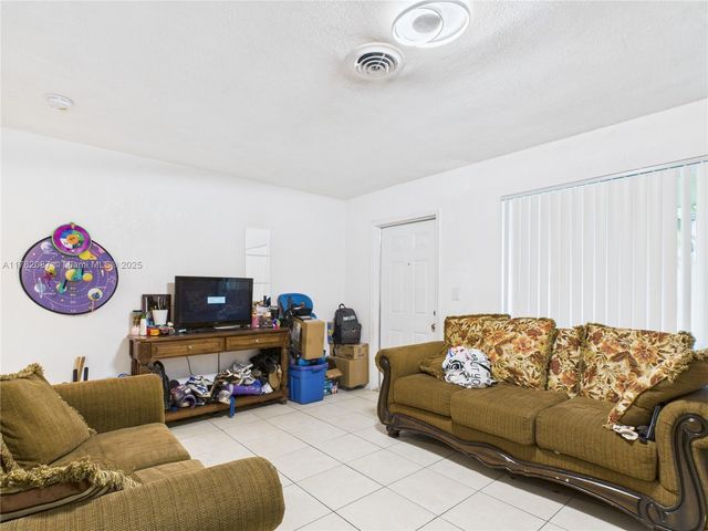 1713 SW 11th Ct, Fort Lauderdale, FL 33312