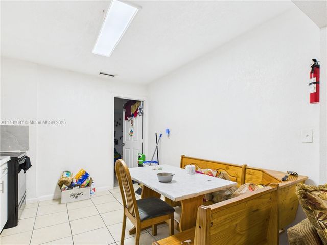 1713 SW 11th Ct, Fort Lauderdale, FL 33312