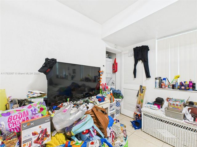 1713 SW 11th Ct, Fort Lauderdale, FL 33312