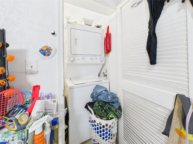 1713 SW 11th Ct, Fort Lauderdale, FL 33312