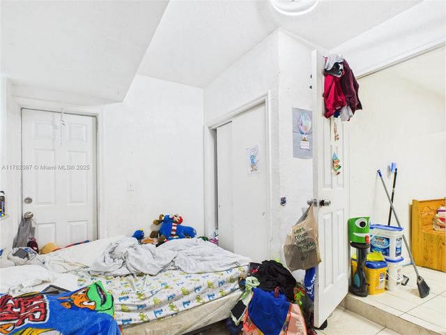 1713 SW 11th Ct, Fort Lauderdale, FL 33312