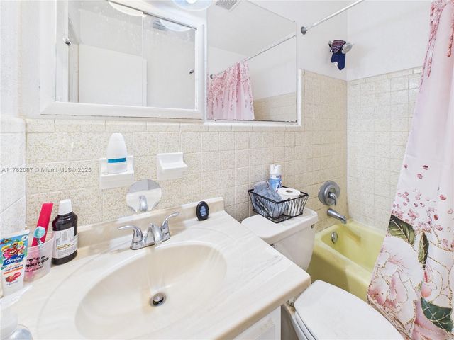 1713 SW 11th Ct, Fort Lauderdale, FL 33312