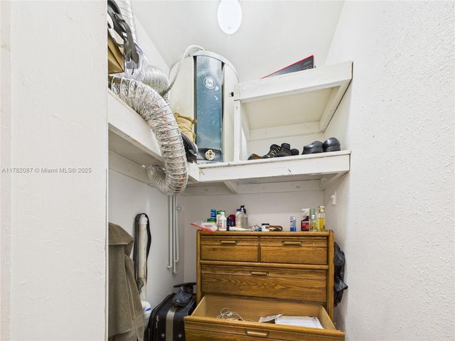 1713 SW 11th Ct, Fort Lauderdale, FL 33312