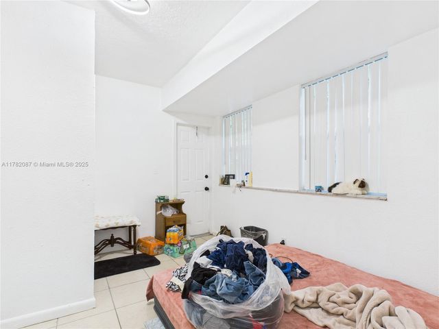 1713 SW 11th Ct, Fort Lauderdale, FL 33312