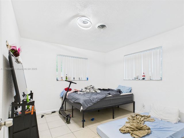 1713 SW 11th Ct, Fort Lauderdale, FL 33312