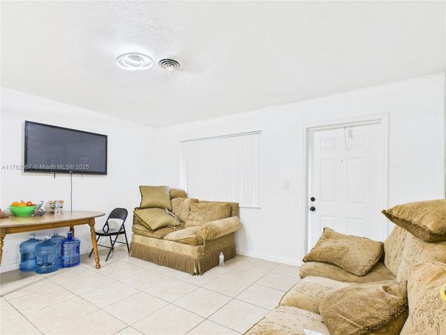 1713 SW 11th Ct, Fort Lauderdale, FL 33312