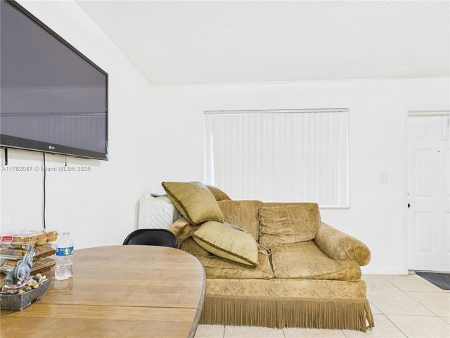 1713 SW 11th Ct, Fort Lauderdale, FL 33312