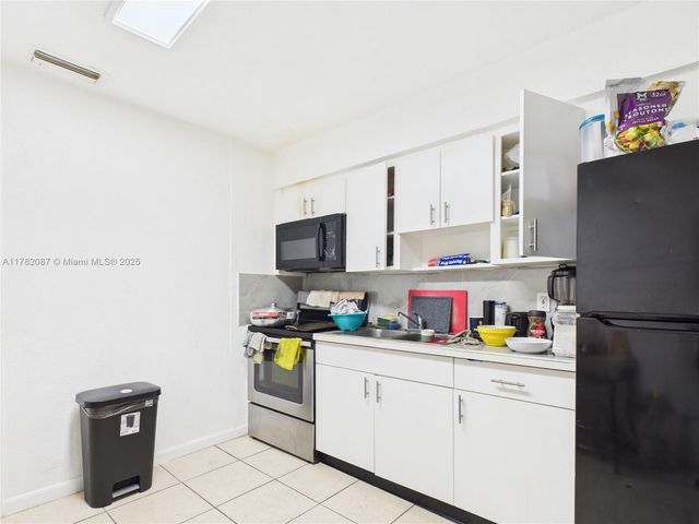 1713 SW 11th Ct, Fort Lauderdale, FL 33312