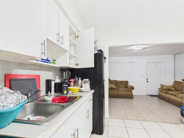 1713 SW 11th Ct, Fort Lauderdale, FL 33312