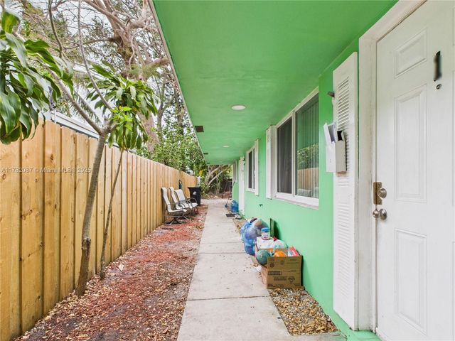 1713 SW 11th Ct, Fort Lauderdale, FL 33312