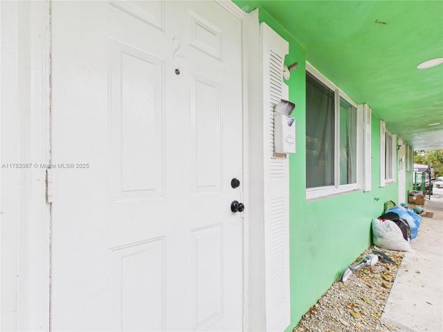 1713 SW 11th Ct, Fort Lauderdale, FL 33312