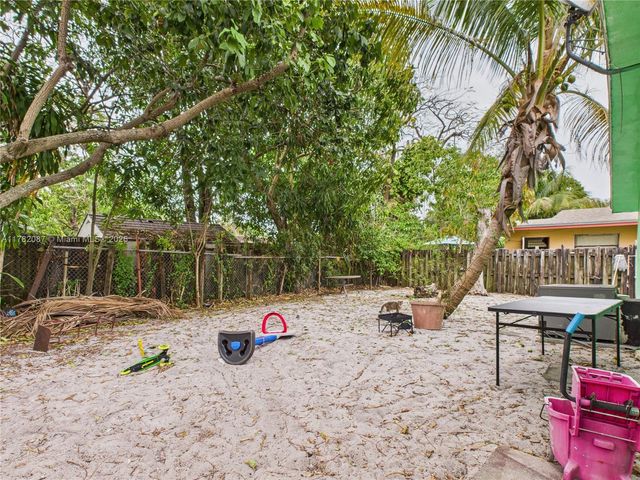 1713 SW 11th Ct, Fort Lauderdale, FL 33312