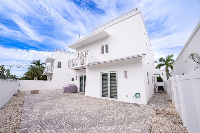 8340 NW 33 Terrace, Doral, FL 33122
