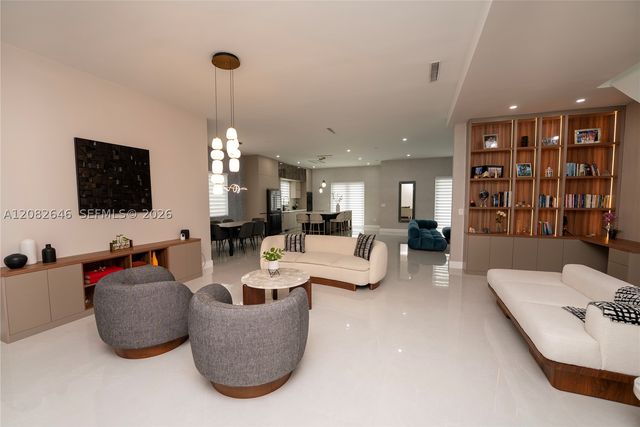 8340 NW 33 Terrace, Doral, FL 33122