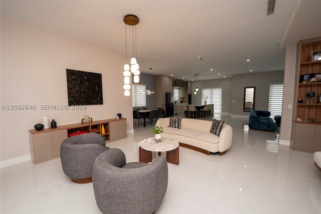 8340 NW 33 Terrace, Doral, FL 33122