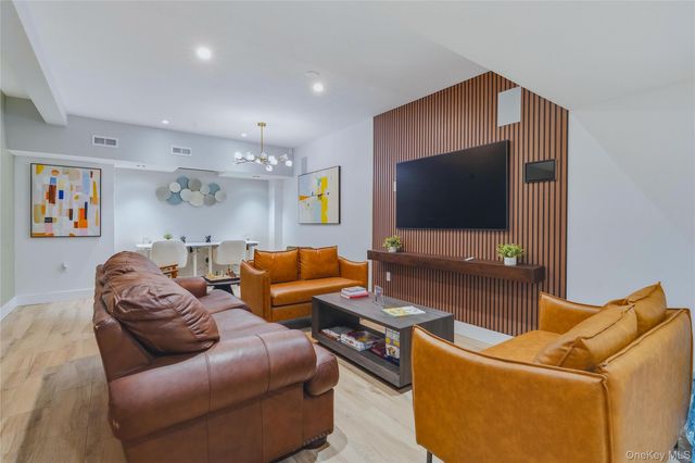 230 Pelham Road 4L, New Rochelle, NY 10805