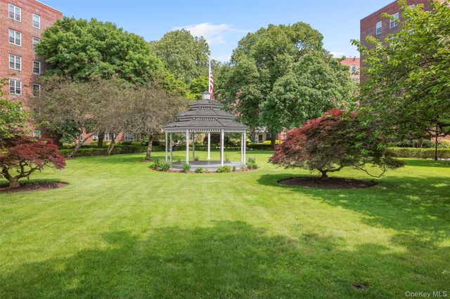 230 Pelham Road 4L, New Rochelle, NY 10805